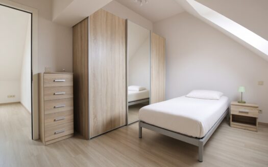 Woning met 2 slaapkamers, garage en zonnige tuin gelegen te Opwijk – ref.: 4633